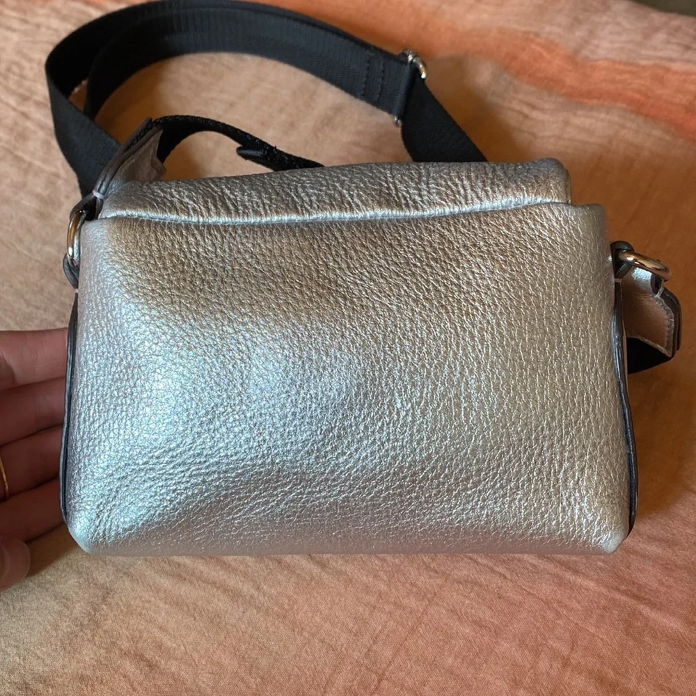 COPY - Aimee Kestenberg Leather Silver Crossbody bag (New!) - Picture 3 of 6